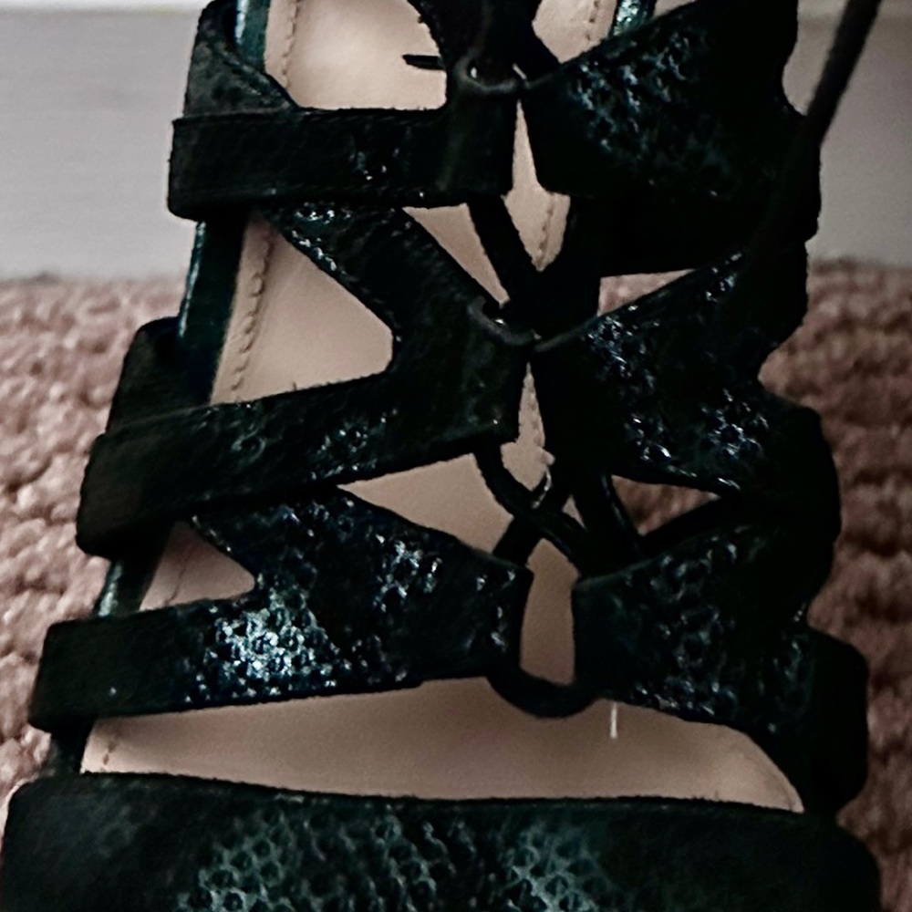 Elegant Evergreen/Black Strappy Heels by Via Spiga - Picture 9 of 12